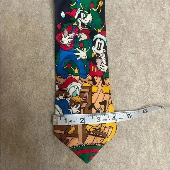 Disney Vintage Mickey Mouse Christmas Goofy Donald Pluto 100% 4” Silk Neck Tie - Picture 10 of 10